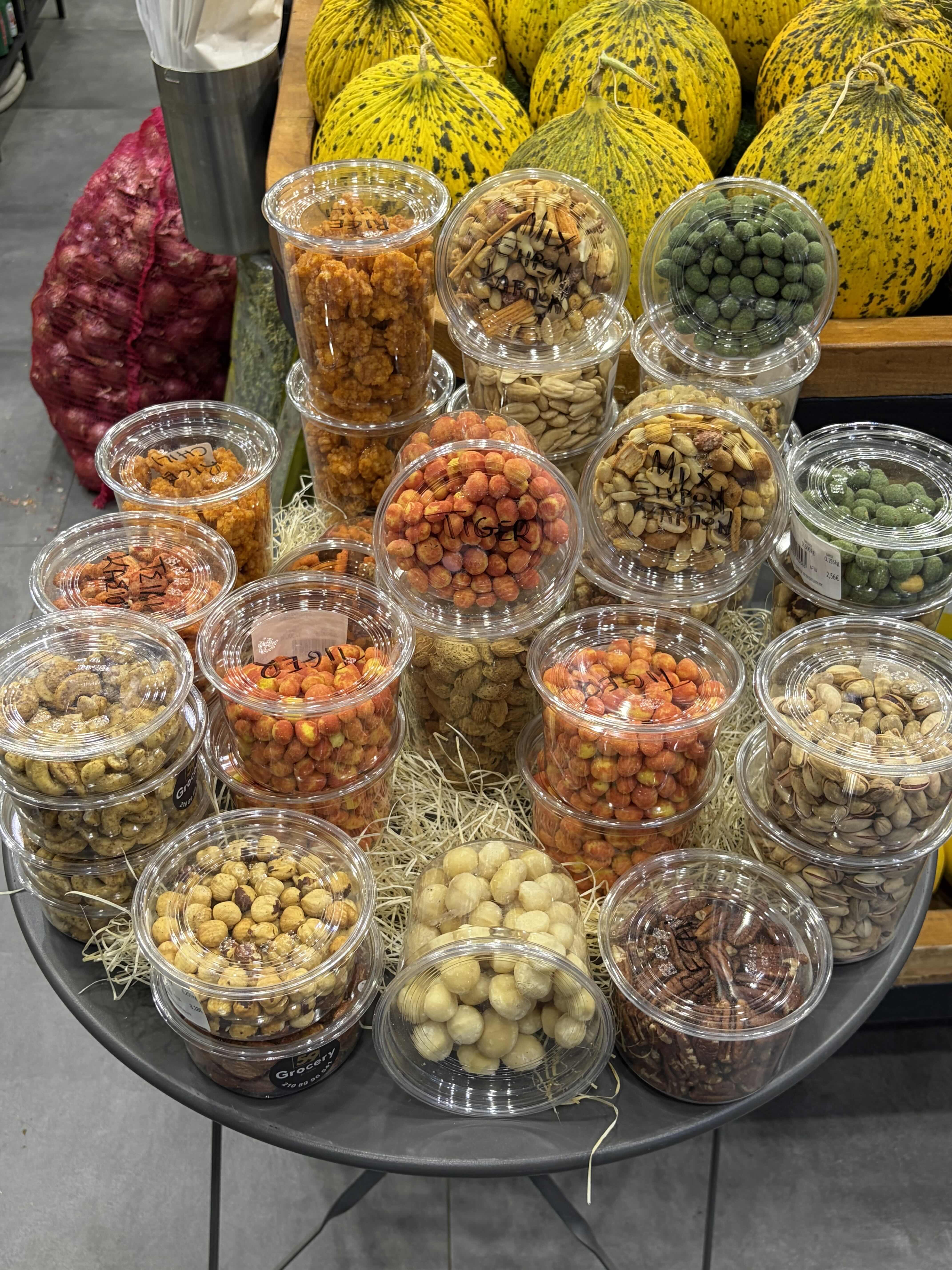 Ποικιλία ξηρών καρπών στο 59 Grocery